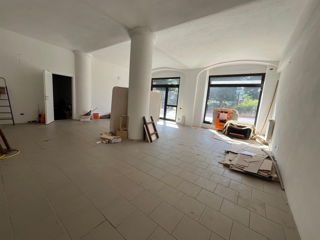 Mondovì (CN) locale commerciale in zona di forte passaggio