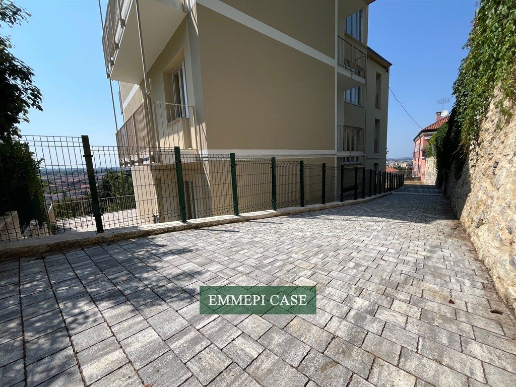 Mondovì (CN), ampio appartamento con giardino e terrazzo
