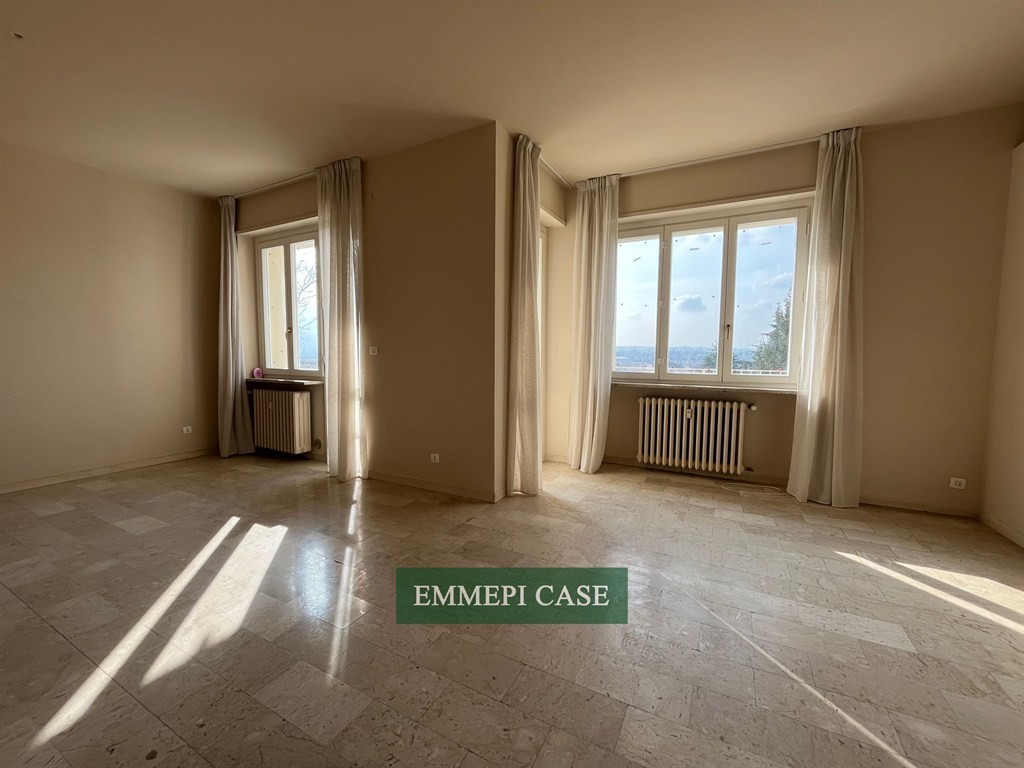 Mondovì (CN) appartamento con ampio  terrazzo panoramico